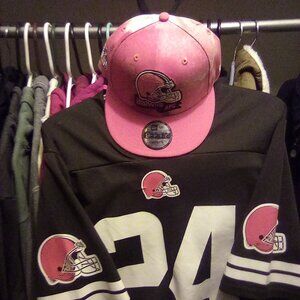 Cleveland BROWNS • Nick Chubb Jersey (L) + Tye-Dye HAT (OS)